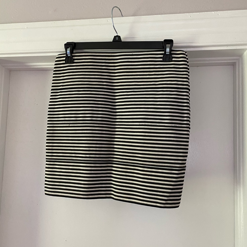Fitted skirt